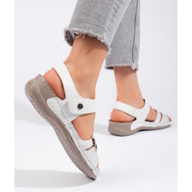 Pohodlné bílé dámské sandály bílý 1