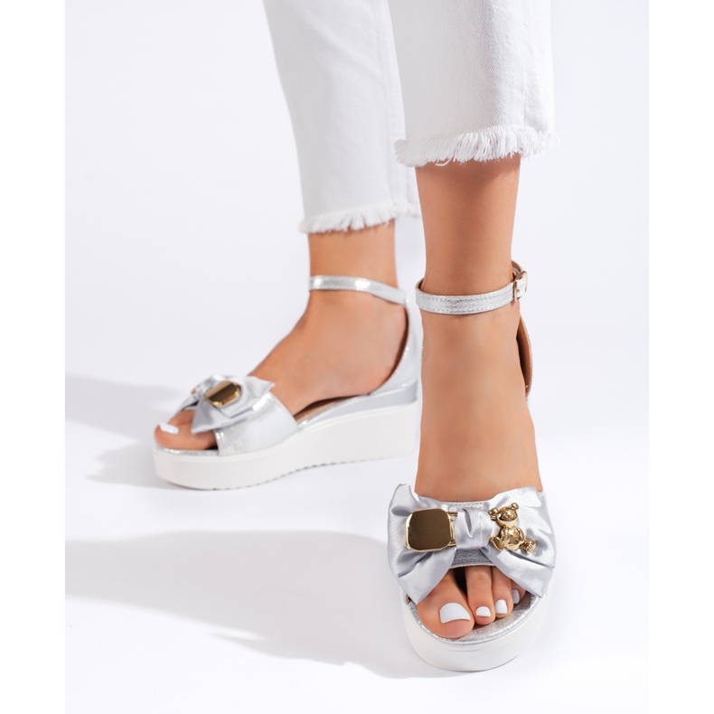 Seastar Stříbrné dámské sandály na klínku s mašlí stříbrný 1