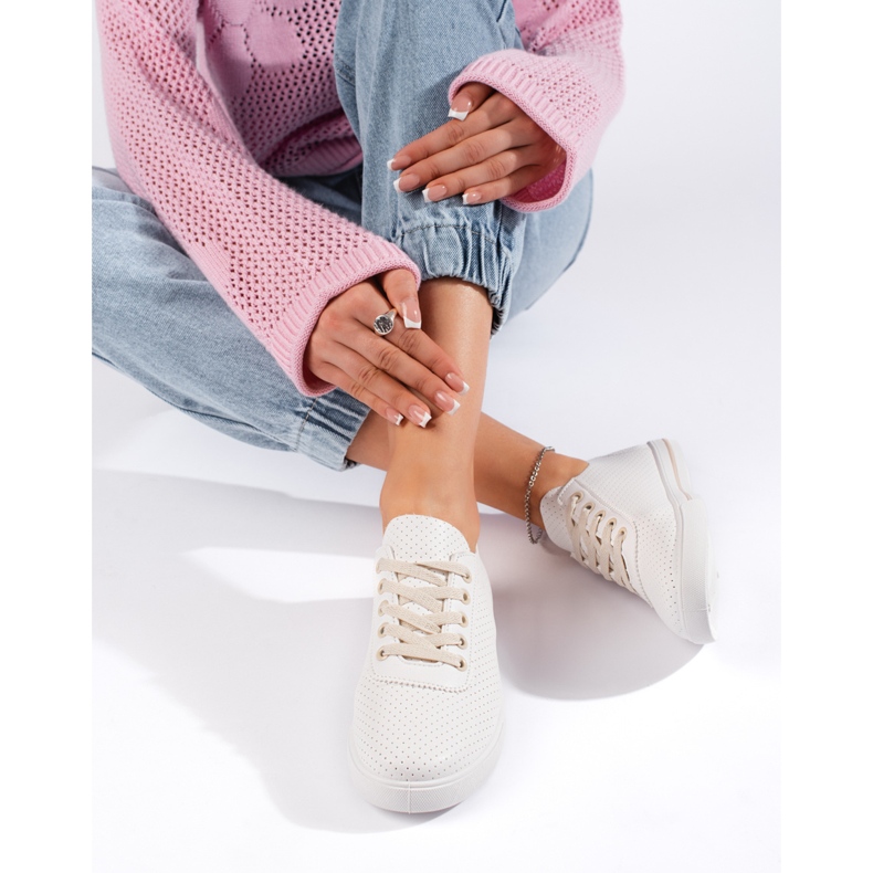 Bílé dámské tenisky s béžovými tkaničkami bílý 1