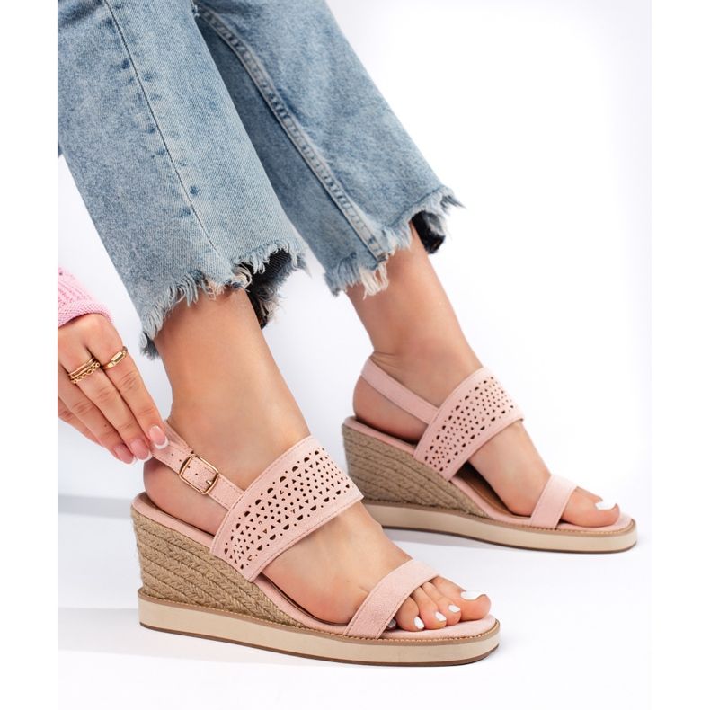 Růžové dámské sandály na klínku růžový 1