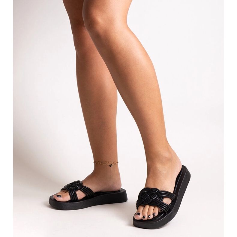 Černé gumové pantofle značky Ferrei černá 1