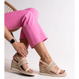 Béžové sandály na klínku Muhja béžový 1