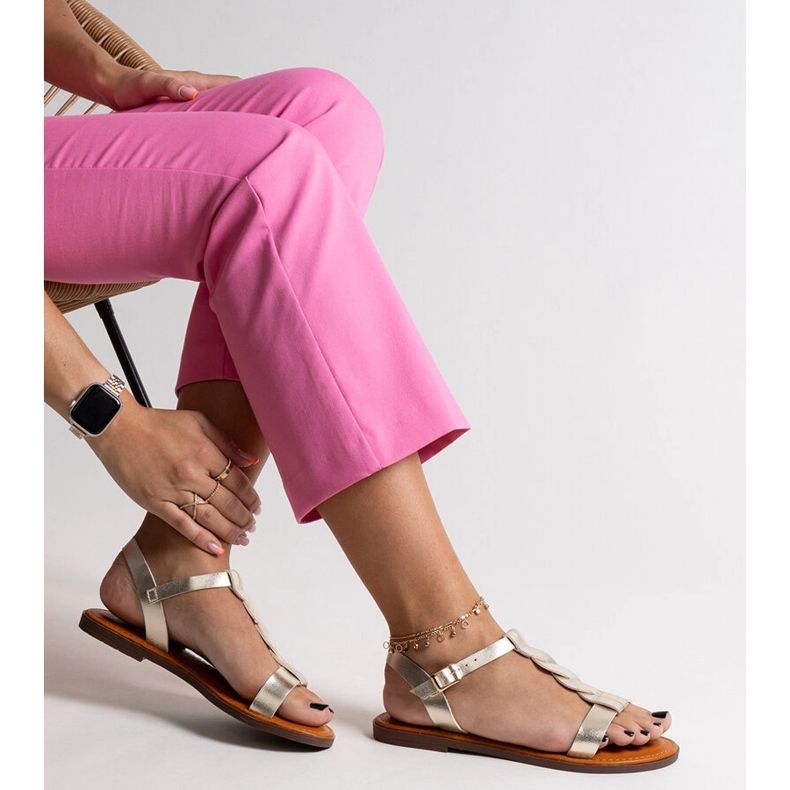 Amarantové zlaté ploché sandály zlatý 1