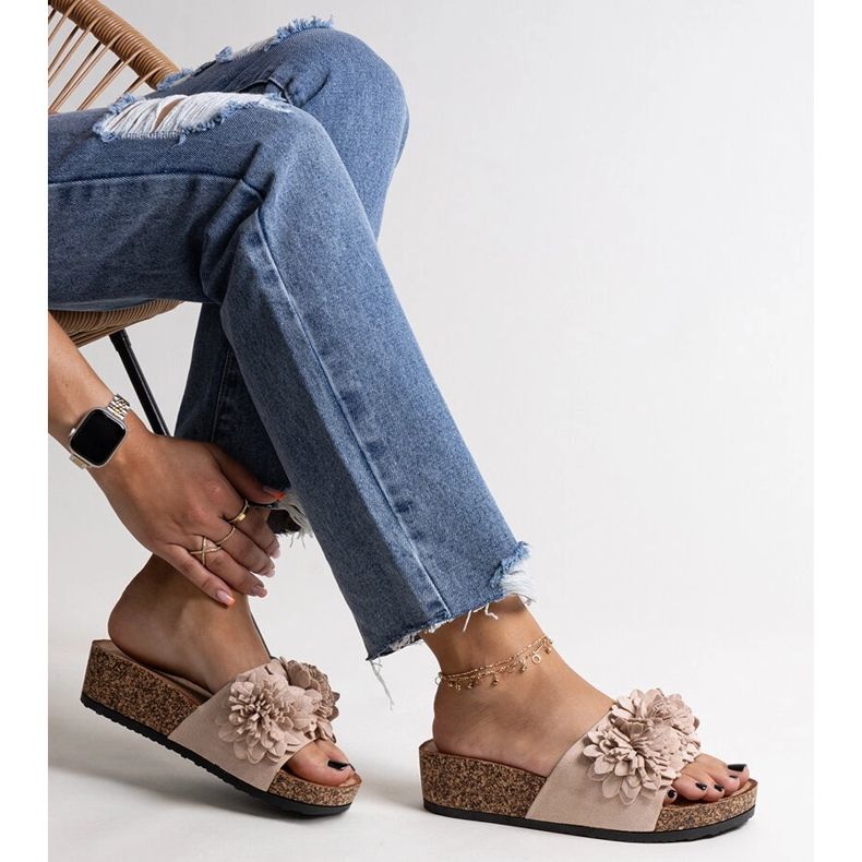 Béžové žabky s květinami na platformě Apolonia béžový 1