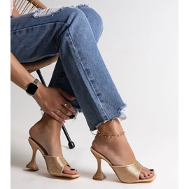 Zlaté žabky na vysokém podpatku se zirkony od Genowefa zlatý 1 Zlaté žabky na vysokém podpatku se zirkony od Genowefa zlatý 1