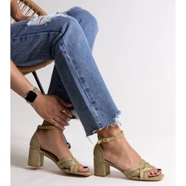 Zelené sandálky na podpatku značky Wajda zelená 1 Zelené sandálky na podpatku značky Wajda zelená 1