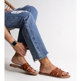 Hnědé žabky se zlatými doplňky od Drahomíry hnědý 1