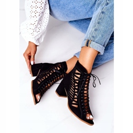 Semišové prolamované boty Maciejka 04040-01 Černá 4