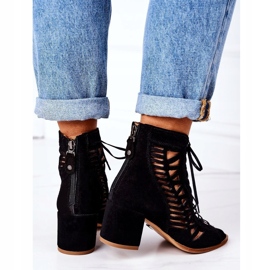 Semišové prolamované boty Maciejka 04040-01 Černá 2