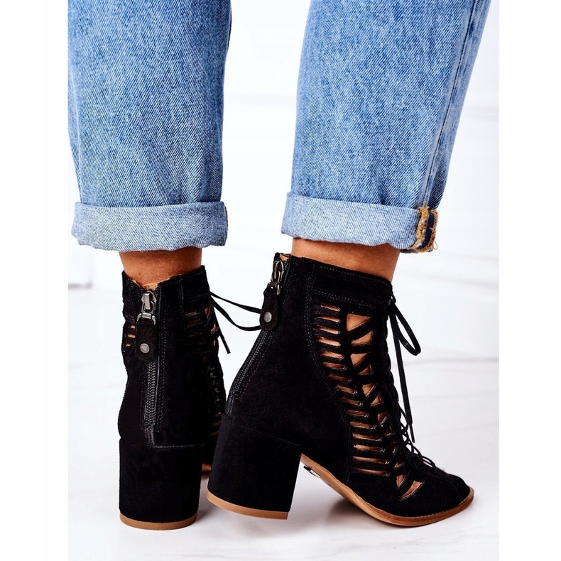 Semišové prolamované boty Maciejka 04040-01 Černá 2