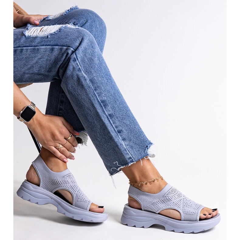 Šedé látkové sandály na platformě s kamínky Delmare šedá 1