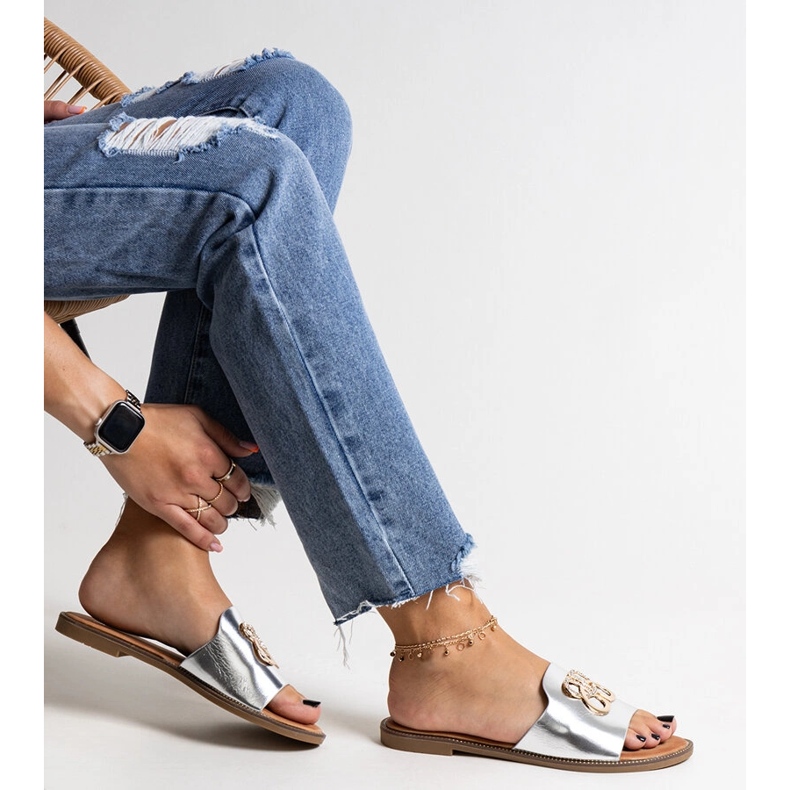 Stříbrné žabky s ozdobnou sponou Bera stříbrný 1 Stříbrné žabky s ozdobnou sponou Bera stříbrný 1