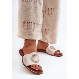 Kožené žabky Zazoo 2938 na plochém podpatku se zlatým zdobením, kartáčované 2