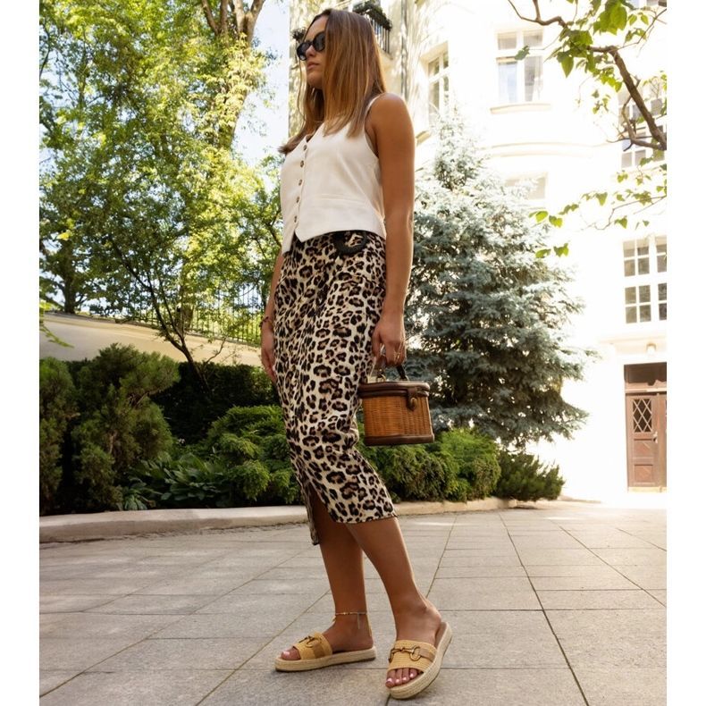 Žluté žabky se zlatou přezkou značky Feorie žlutá 2 Žluté žabky se zlatou přezkou značky Feorie žlutá 2