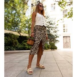 Béžové žabky se zlatou přezkou značky Feorie béžový 2