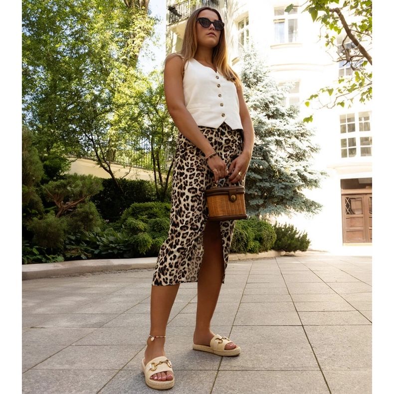 Béžové žabky se zlatou přezkou značky Feorie béžový 1