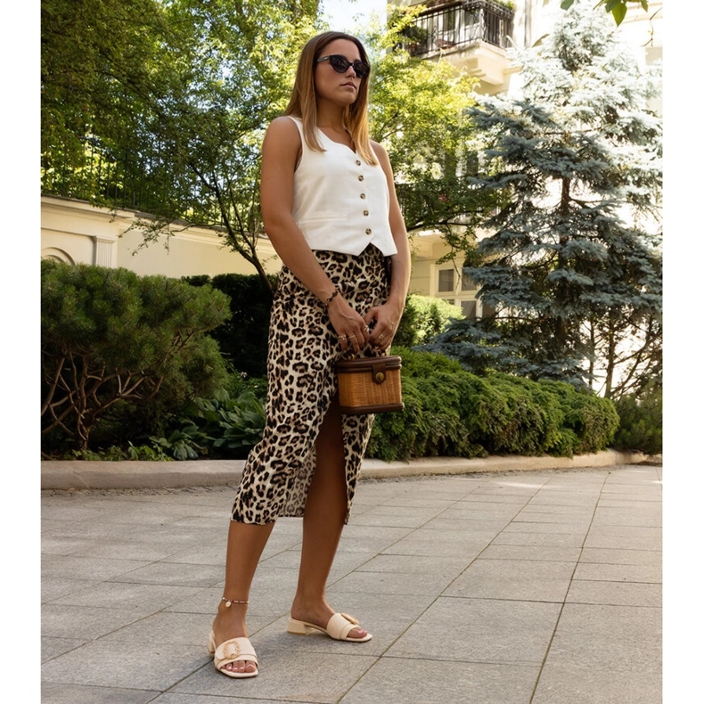 Světle béžové pantofle na nízkém podpatku značky Cantara béžový 1