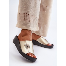 Elegantní dámské žabky se zdobením, přírodní kůže S.Barski KV27-015 zlatá zlatý 2 Elegantní dámské žabky se zdobením, přírodní kůže S.Barski KV27-015 zlatá zlatý 2