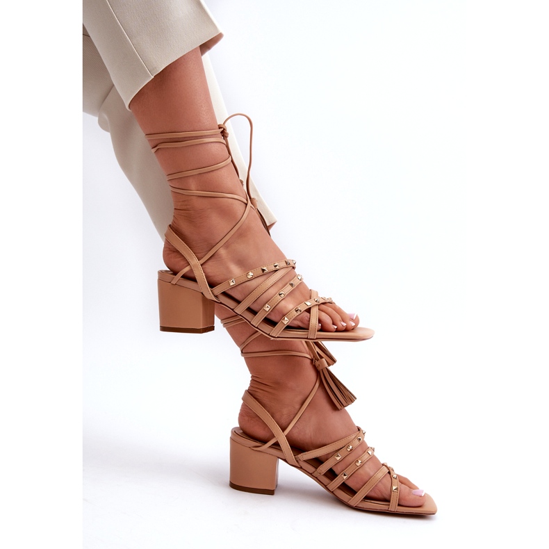 Sandály s nízkým obsahem zdobené velbloudími cvočky béžový 4