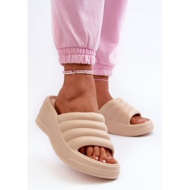Lehké dámské pěnové žabky na klínku a platformě, béžové Tendrea béžový 2