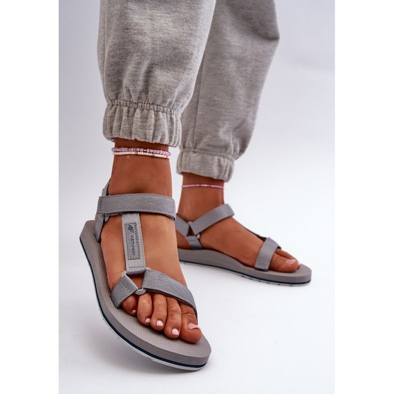 Dámské sportovní sandály 4FRSS24FSANF054-20S Šedá 2