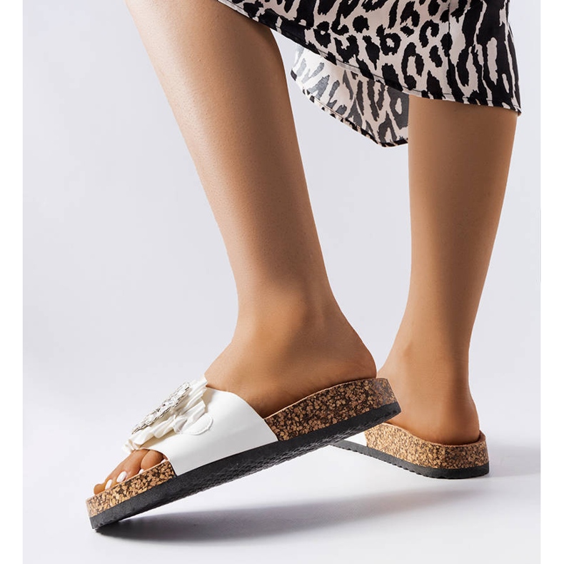 Bílé pantofle s korkovou podrážkou od Roye bílý 2