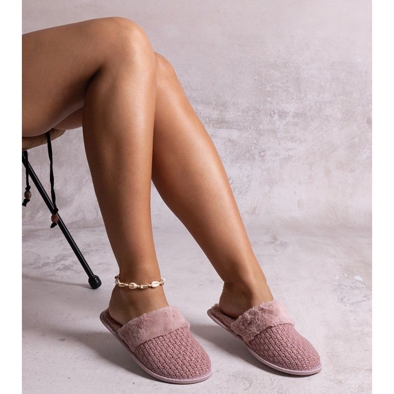 Růžové pantofle zdobené nití Sira růžový 1