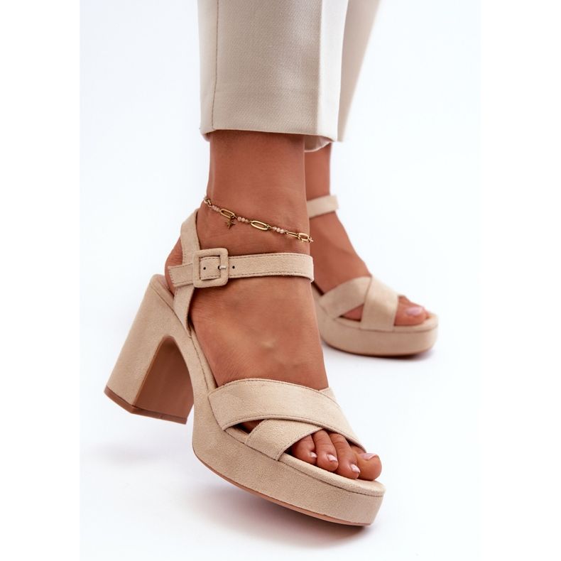Dámské sandály vyrobené z ekologického semiše na vysokém podpatku a platformě, světle béžová barva Sakane béžový 2 Dámské sandály vyrobené z ekologického semiše na vysokém podpatku a platformě, světle béžová barva Sakane béžový 2