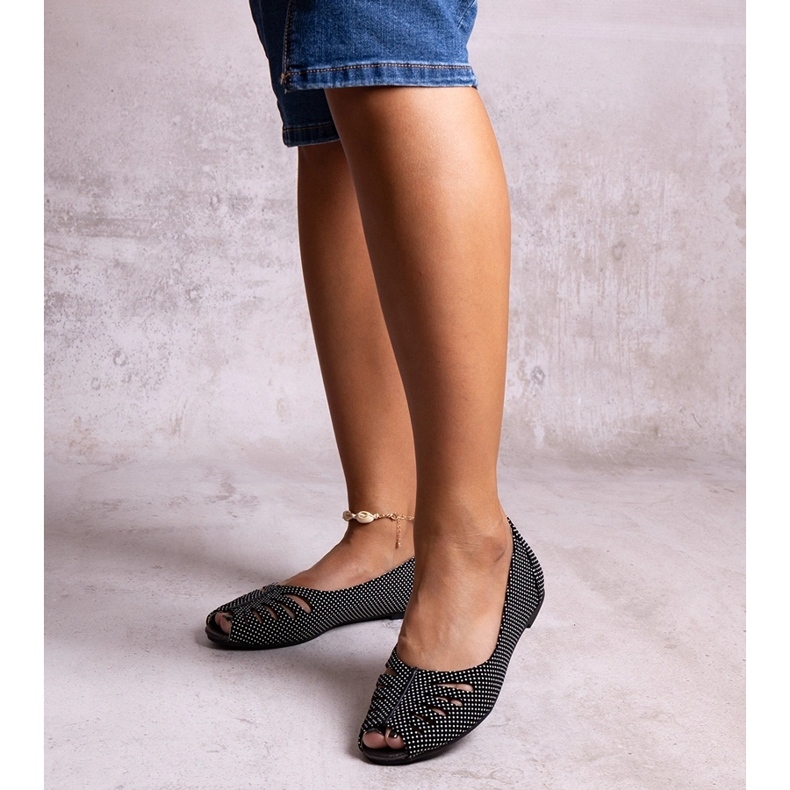 Černé puntíkované balerínky s výřezem od Laforge černá 1