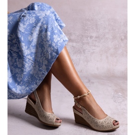 Béžové sandály na klínku Sakna béžový 1 Béžové sandály na klínku Sakna béžový 1