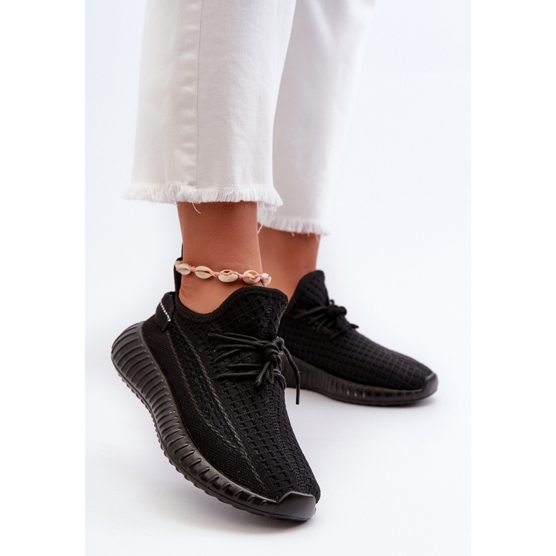 Černé dámské látkové nazouvací sportovní boty Nelmarie černá 2