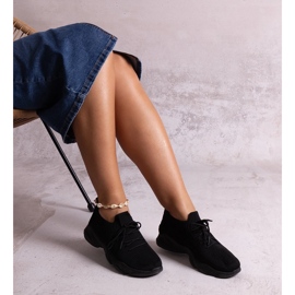 Černé látkové tenisky značky Madi černá 1 Černé látkové tenisky značky Madi černá 1