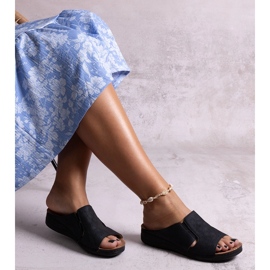 Černé perforované skluzavky Marouna černá 1