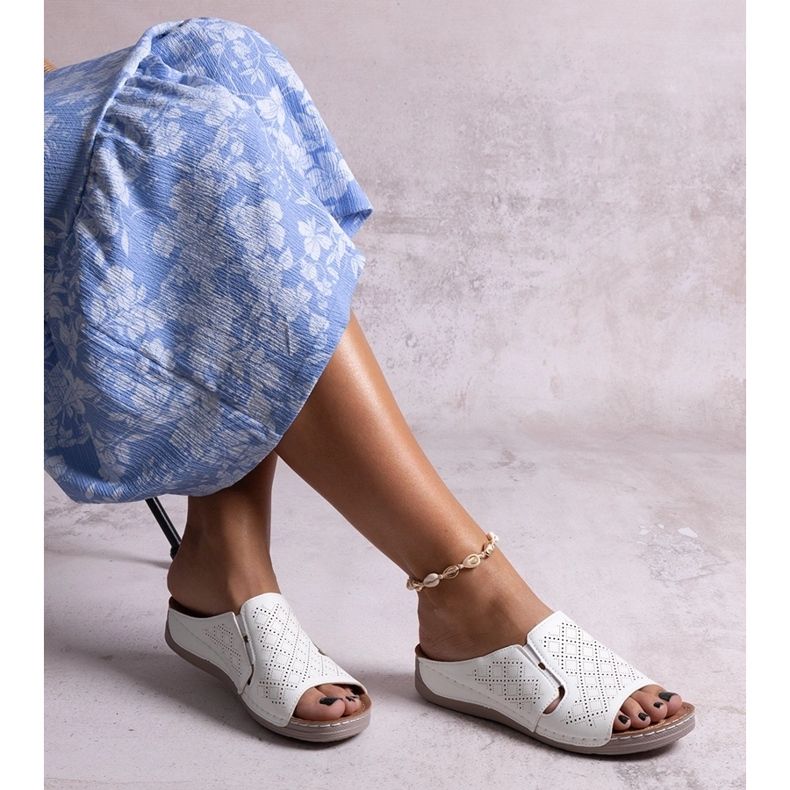 Marouna bílé perforované sklíčka bílý 1