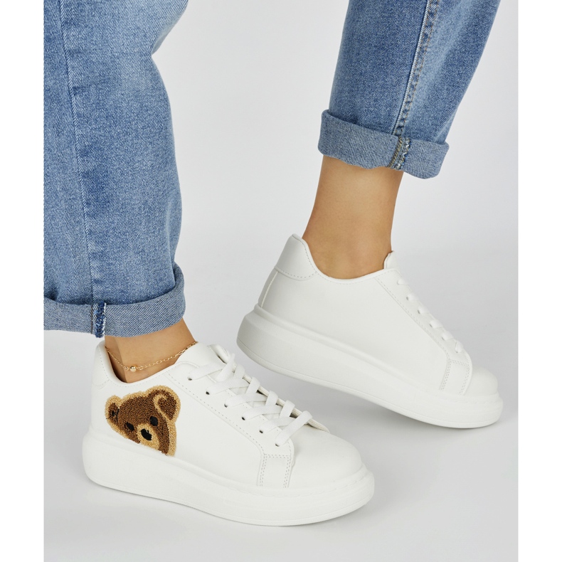 Bílé dámské sportovní boty s medvídkem bílý 2