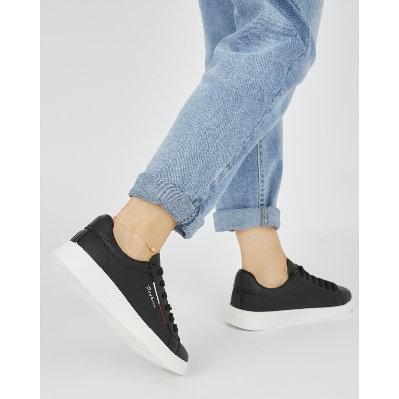 Černé klasické sportovní boty černá 2