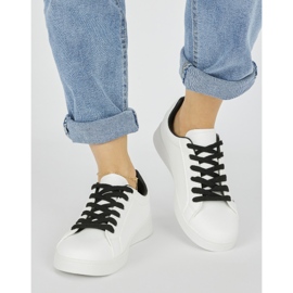 Bílé dámské sportovní boty bílý 1