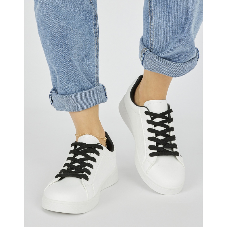 Bílé dámské sportovní boty bílý 1