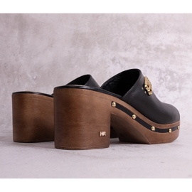 Černé kožené muly KARINO na vysokém podpatku černá 1 Černé kožené muly KARINO na vysokém podpatku černá 1