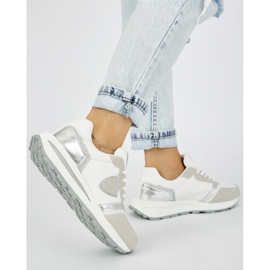 Dámské sportovní boty bílé barvy bílý 2