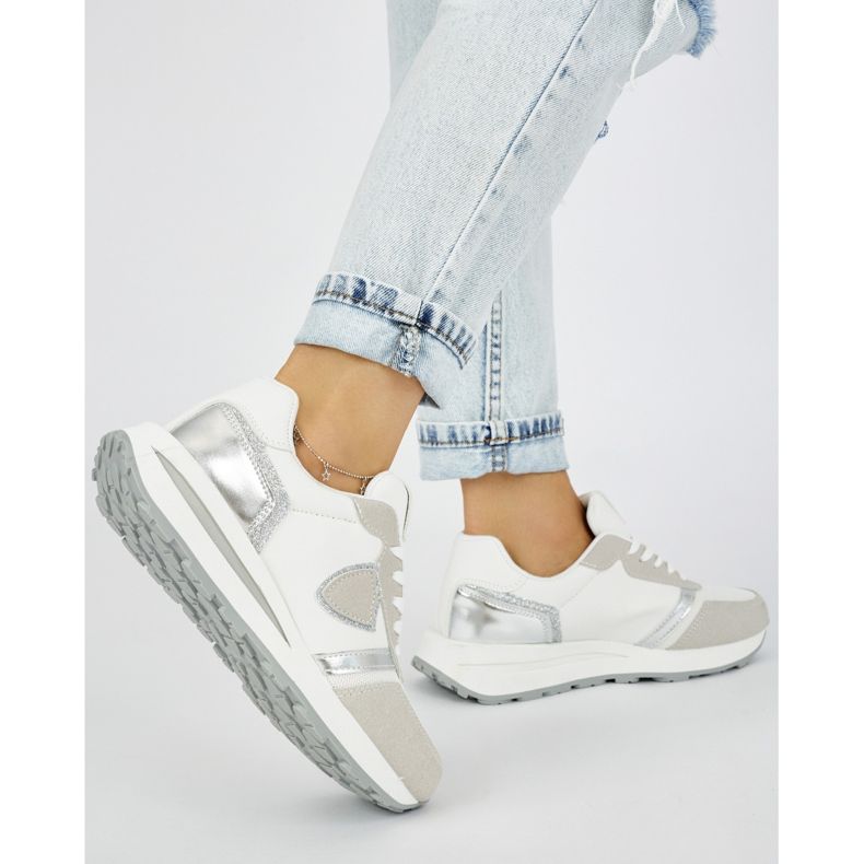 Dámské sportovní boty bílé barvy bílý 2