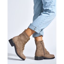Béžové dámské šněrovací kotníkové boty na nízkém podpatku béžový 2 Béžové dámské šněrovací kotníkové boty na nízkém podpatku béžový 2