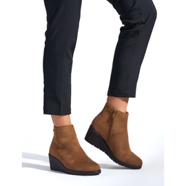 Hnědé kozačky na klínku hnědý 1