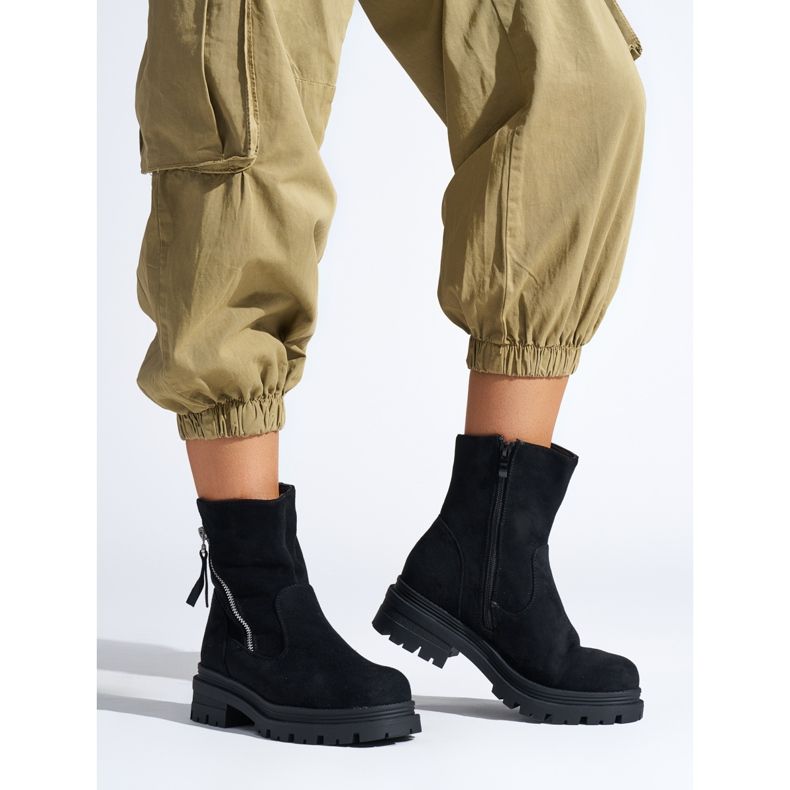Černé dámské kotníkové boty s ozdobným zipem černá 1