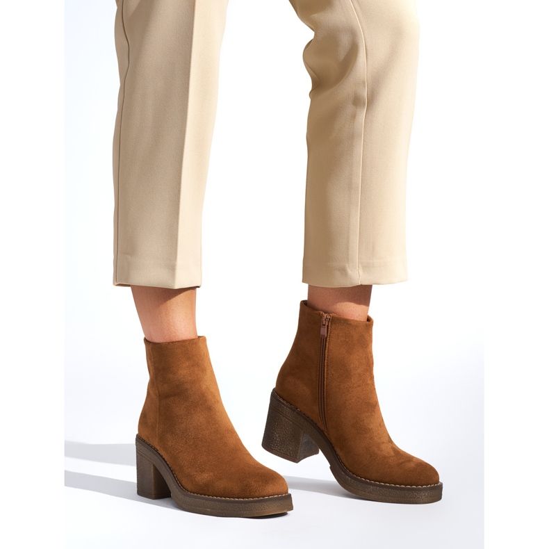 Hnědé dámské kotníkové boty hnědý 1