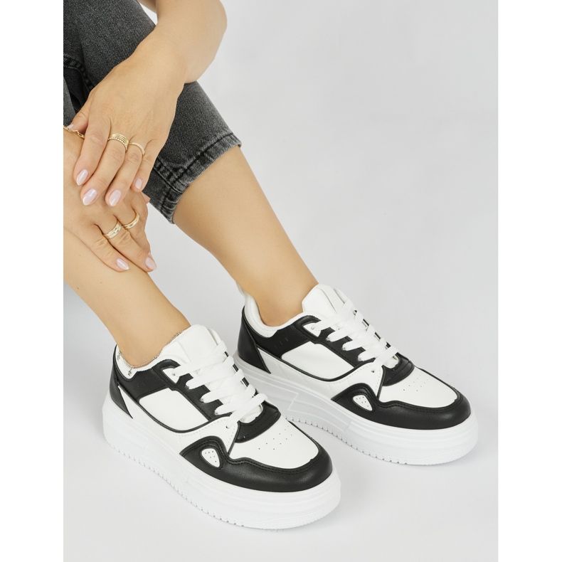 Černé dámské sportovní boty na platformě černá 1