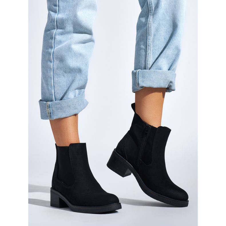 Černé dámské kotníkové boty na nízkém podpatku černá 1