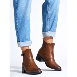 Hnědé dámské kotníkové boty na nízkém podpatku hnědý 1