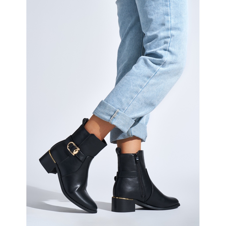 Černé elegantní kotníkové boty černá 1