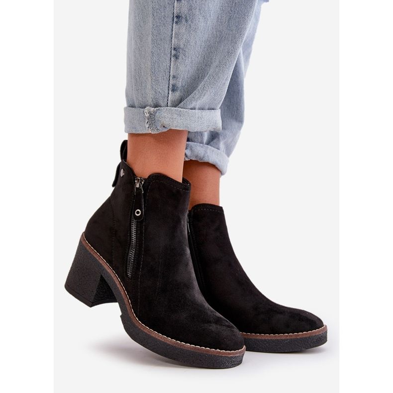 Zateplené dámské kotníkové boty vyrobené z ekologického semiše, černá velarilla 1